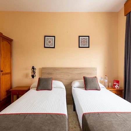 Oyo Hostal El Paisano อูเตรรา ภายนอก รูปภาพ
