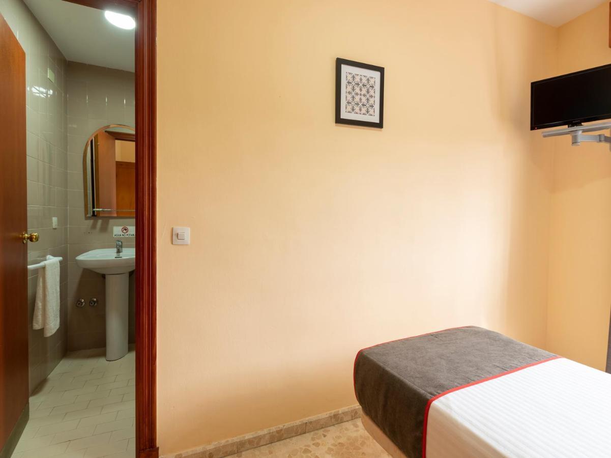 Oyo Hostal El Paisano อูเตรรา ภายนอก รูปภาพ