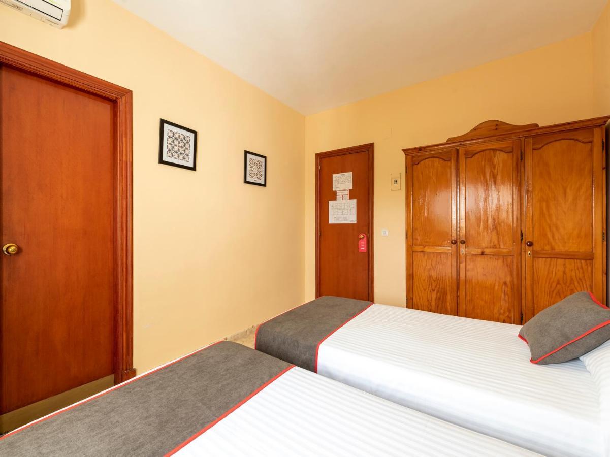 Oyo Hostal El Paisano อูเตรรา ภายนอก รูปภาพ