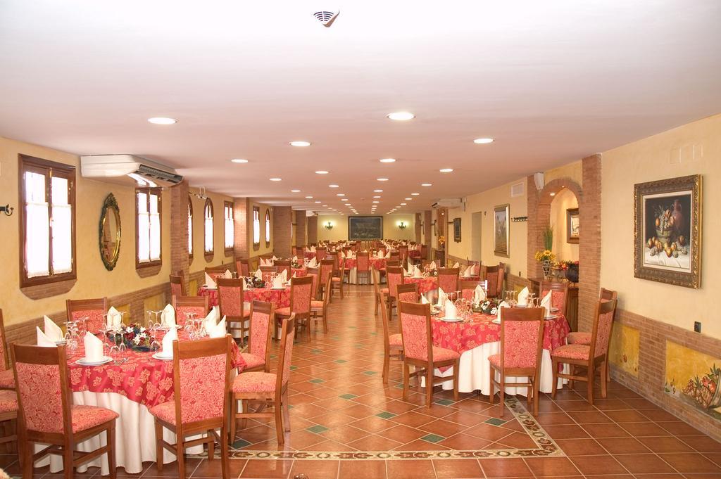 Oyo Hostal El Paisano อูเตรรา ภายนอก รูปภาพ